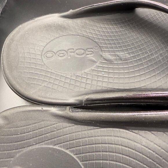 OOFOS Womens OOlala Luxe Recovery Sandals Size 7US EU38 Black & Metallic Purple - Picture 3 of 8